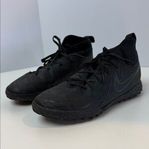 Nike Kids Phantom Luna II Academy Turf Soccer Size 2